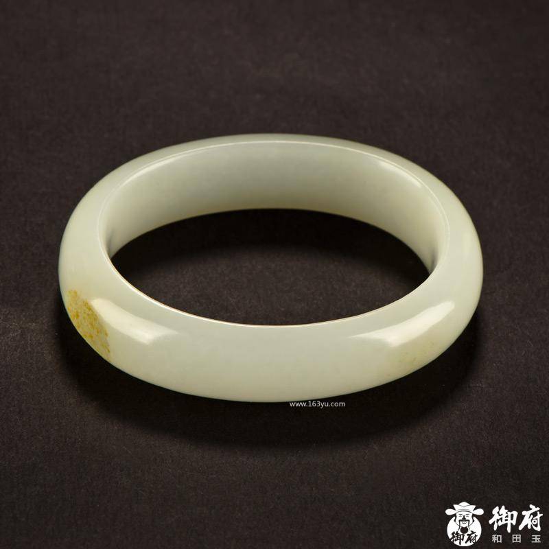 新疆和田玉黄皮白玉籽玉手镯 贵妃镯 85.6克 内径55.8mm