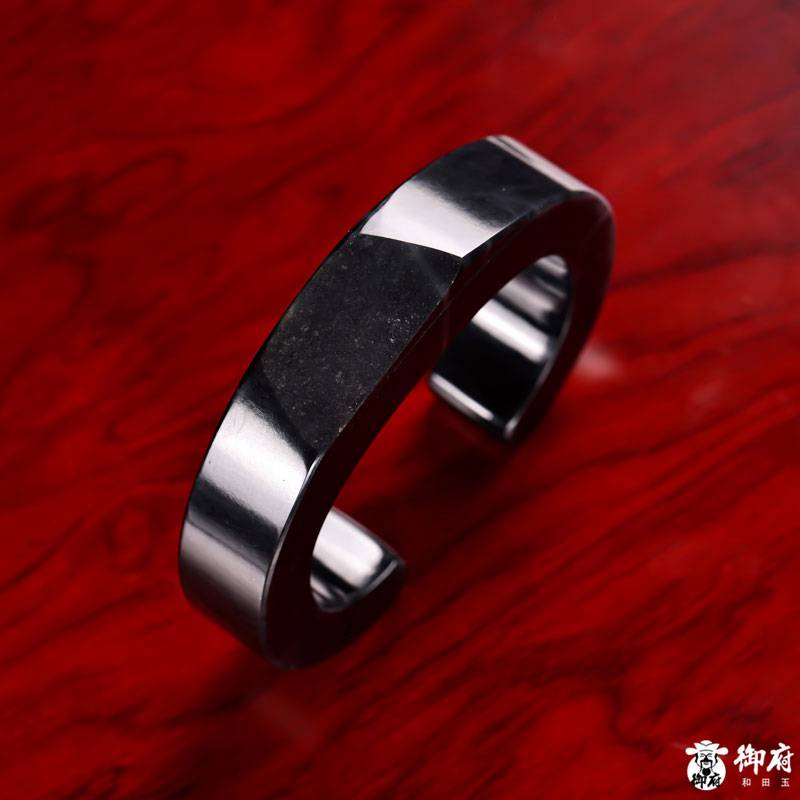 新疆和田玉原毛孔皮青花籽玉 手镯 内径52mm 68.8克