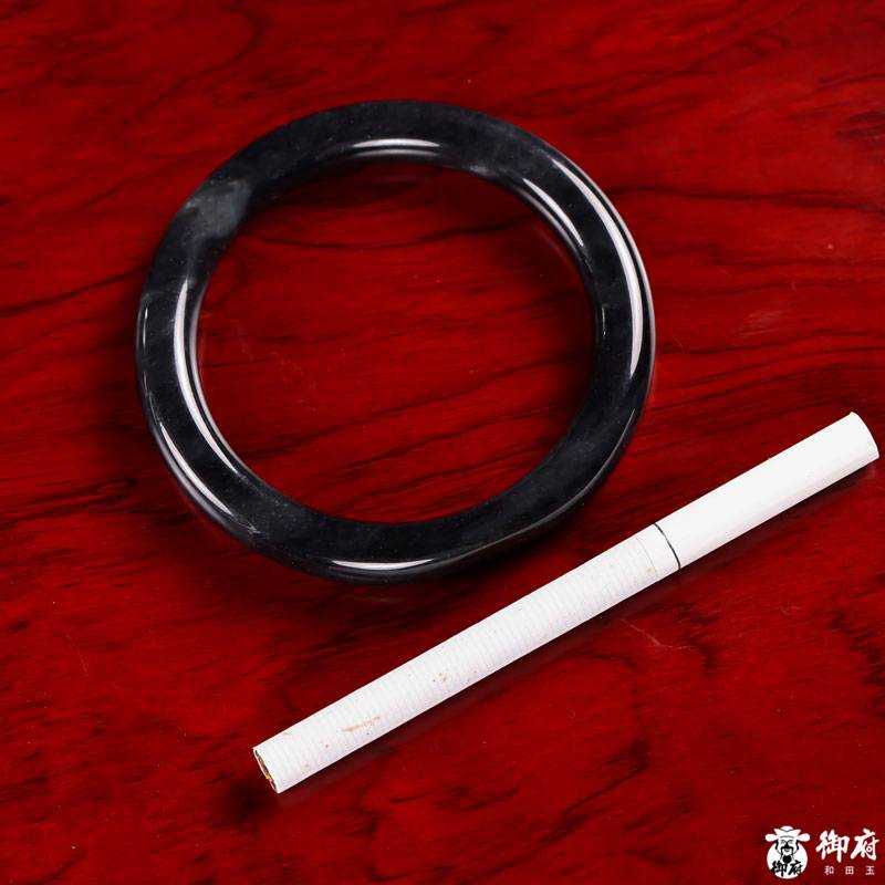 新疆和田玉原毛孔皮青花籽玉 手镯 38.4克 内径55mm