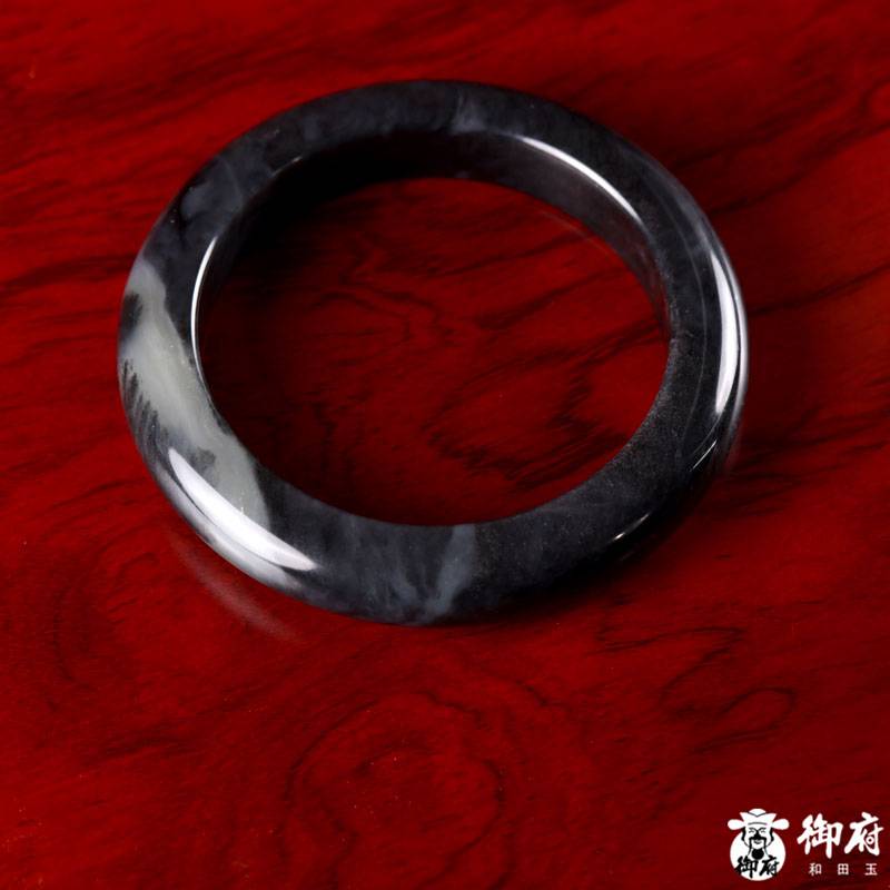 新疆和田玉青花籽玉手镯 64.7克 内径56mm