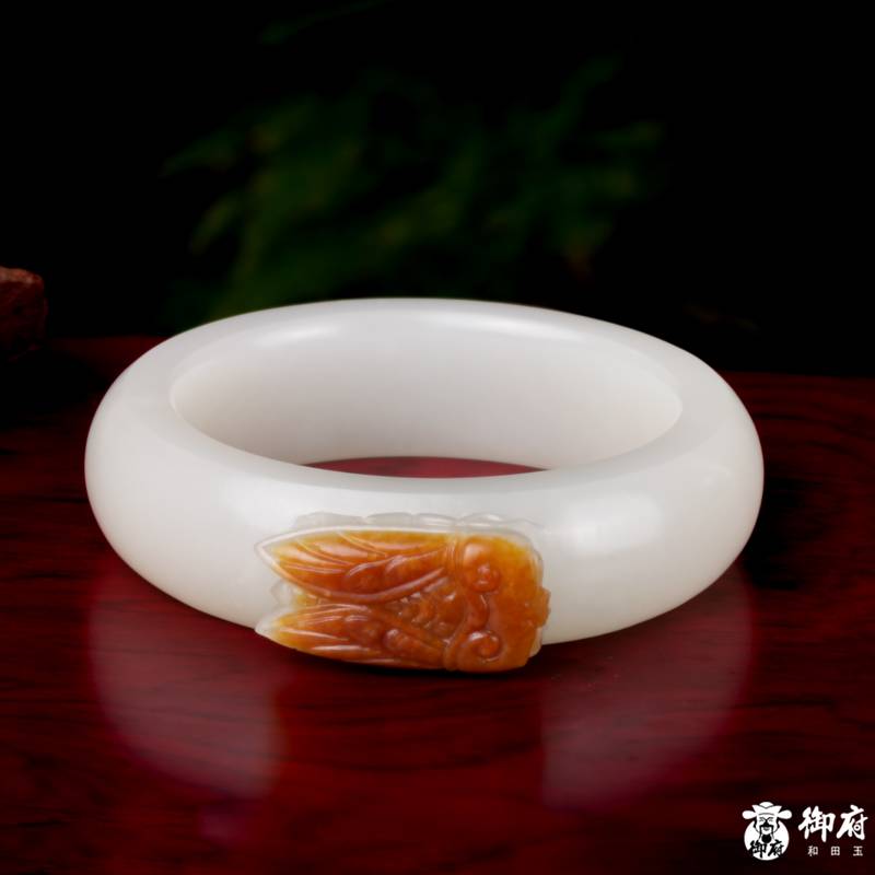 新疆和田玉红皮白玉籽玉手镯 一鸣惊人 内径57.0mm 119.2克
