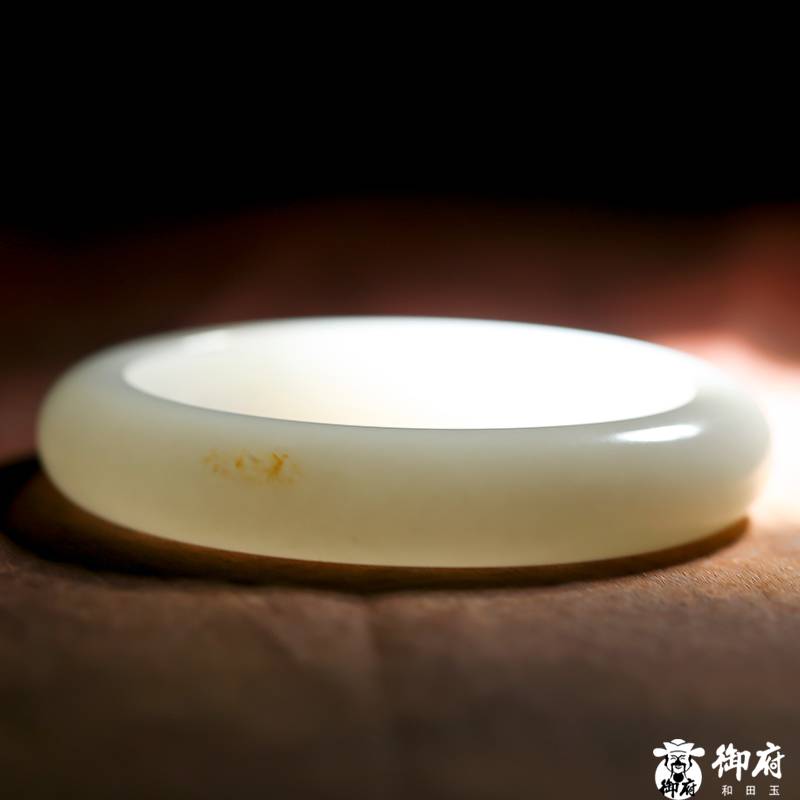 新疆和田玉洒金皮白玉籽玉手镯 57.6克 内径55mm