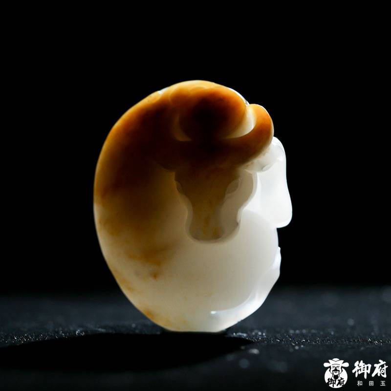 新疆和田玉枣红皮白玉籽玉挂件 扭转乾坤 46.2克