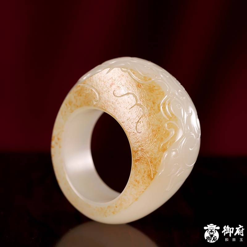新疆和田玉洒金皮白玉籽玉 兽面扳指 22.3克