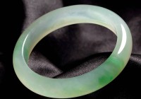 缅甸翡翠A货冰种飘绿手镯 56mm 54.2克